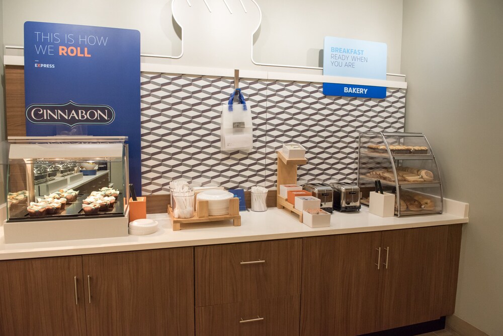Holiday Inn Express & Suites Warsaw E Center by IHG - photo 22