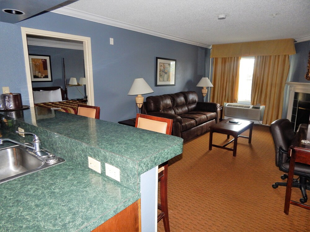 Richmond Suites Hotel - photo 28