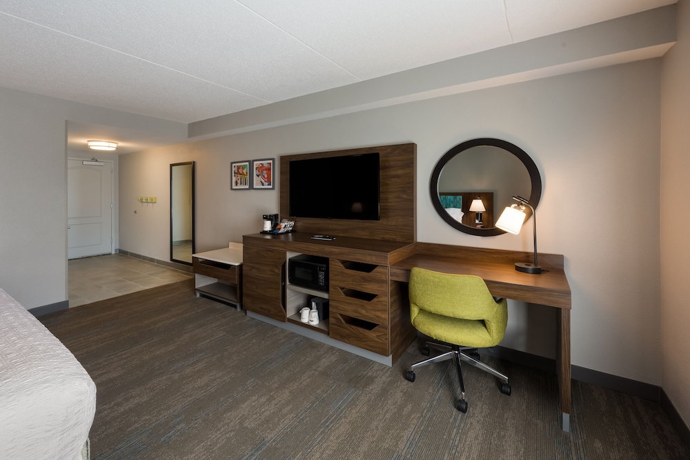 Hampton Inn & Suites Fredericksburg at Celebrate Virginia - photo 4