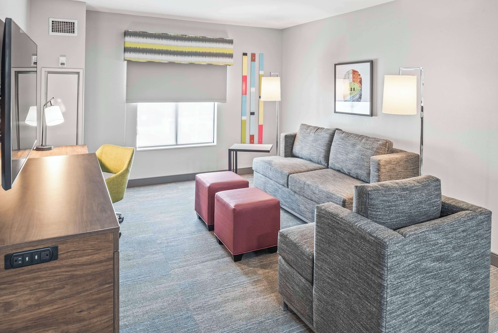 Hampton Inn Columbus North - photo 27
