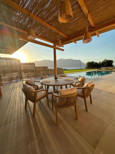 Nusa Retreat Seaview luxury residences ideal for groups — 4-Star Luxury Hotel in Kissamos, Greece