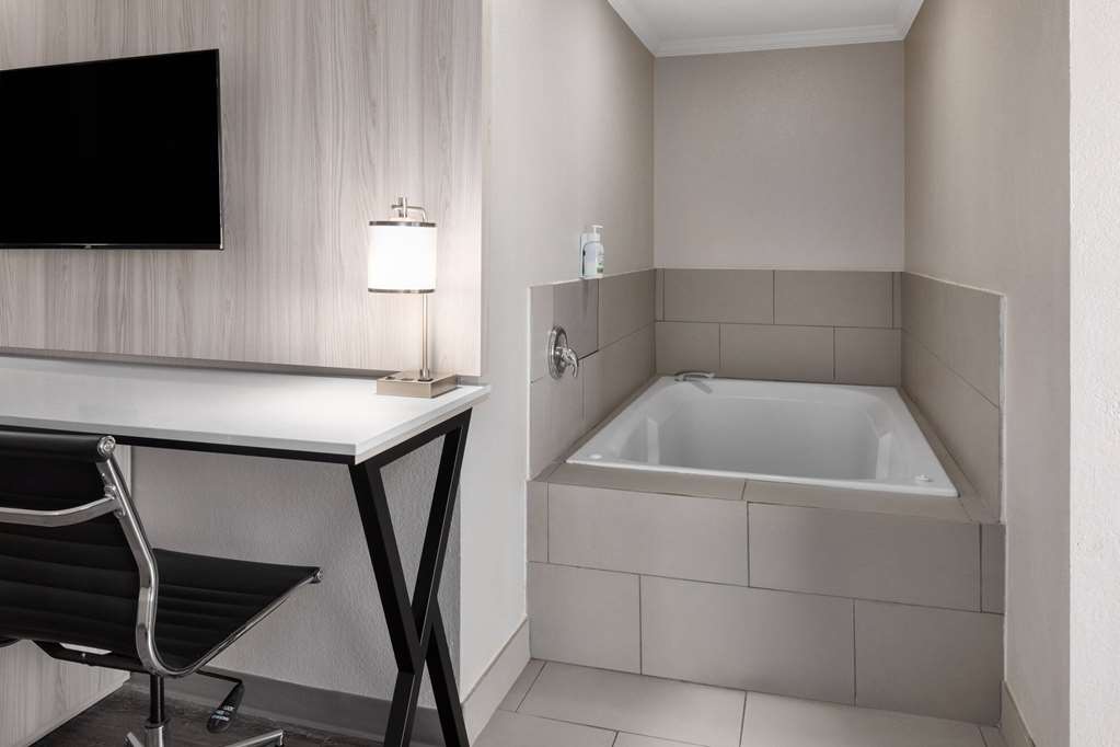 La Quinta Inn & Suites by Wyndham North Orem - photo 29