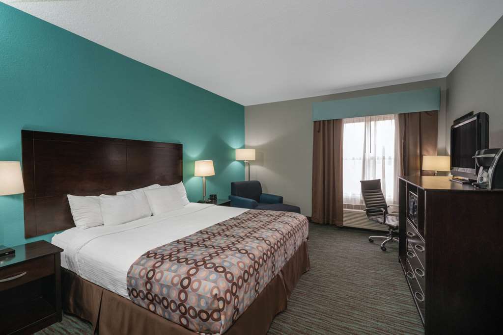 La Quinta Inn & Suites by Wyndham Knoxville East - photo 7