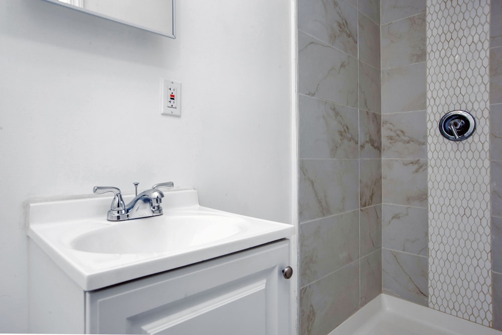 Racpanos Modern Stay on Forrest Street - photo 68