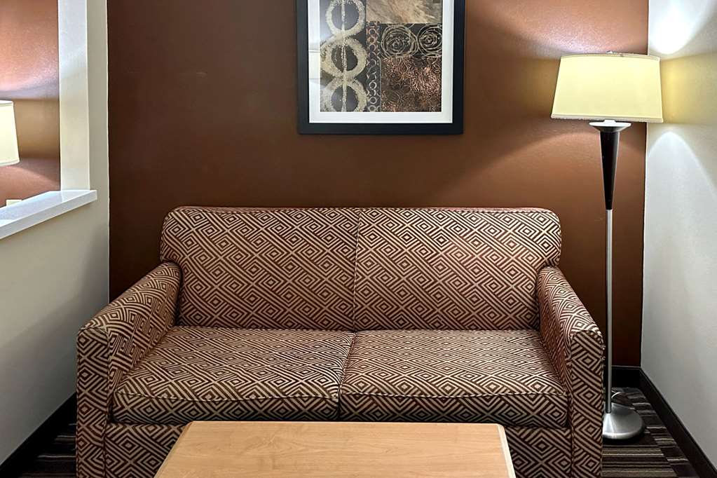 Quality Suites Near West Acres - photo 10