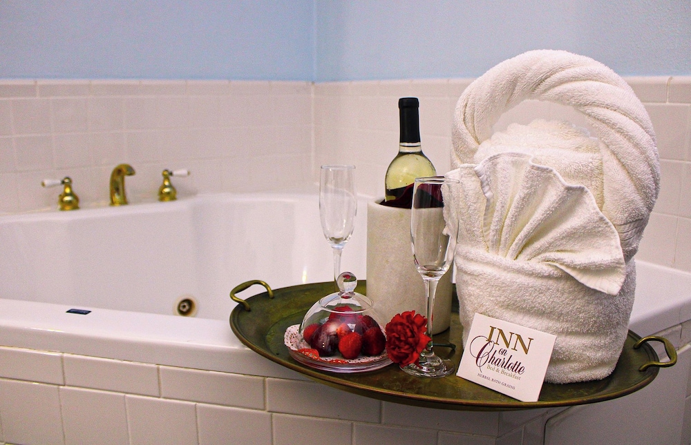 Inn on Charlotte Boutique Hotel - photo 32