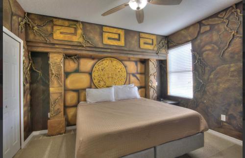 Dream Bowling Villa 14BR Heated Pool & Theater — 4-Star Luxury Hotel in Davenport, United States