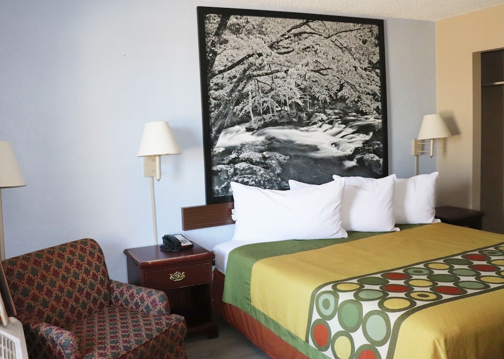Super 8 by Wyndham Clarksville East - photo 5