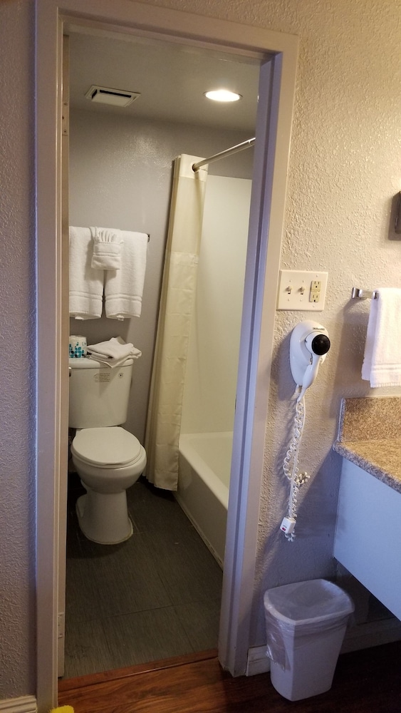 Santa Fe Inn Pueblo - photo 18