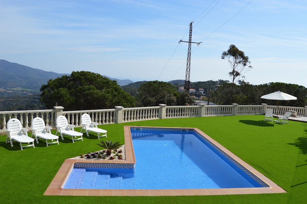 Santa Flora Holiday House — 4-Star Luxury Hotel in Lloret De Mar, Spain