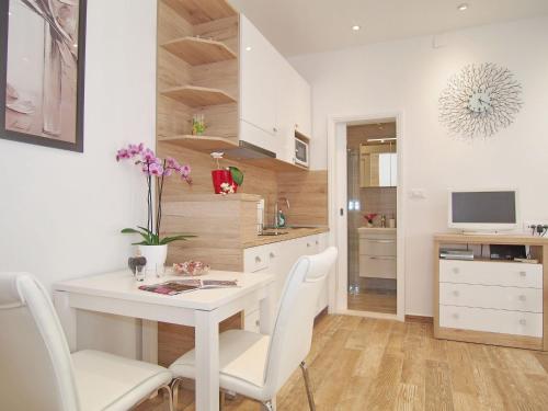 Apartments Sweet Escape Studio Apartment with Terrace and Sea View