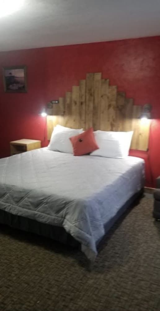 Tri States Wood Inn - photo 9