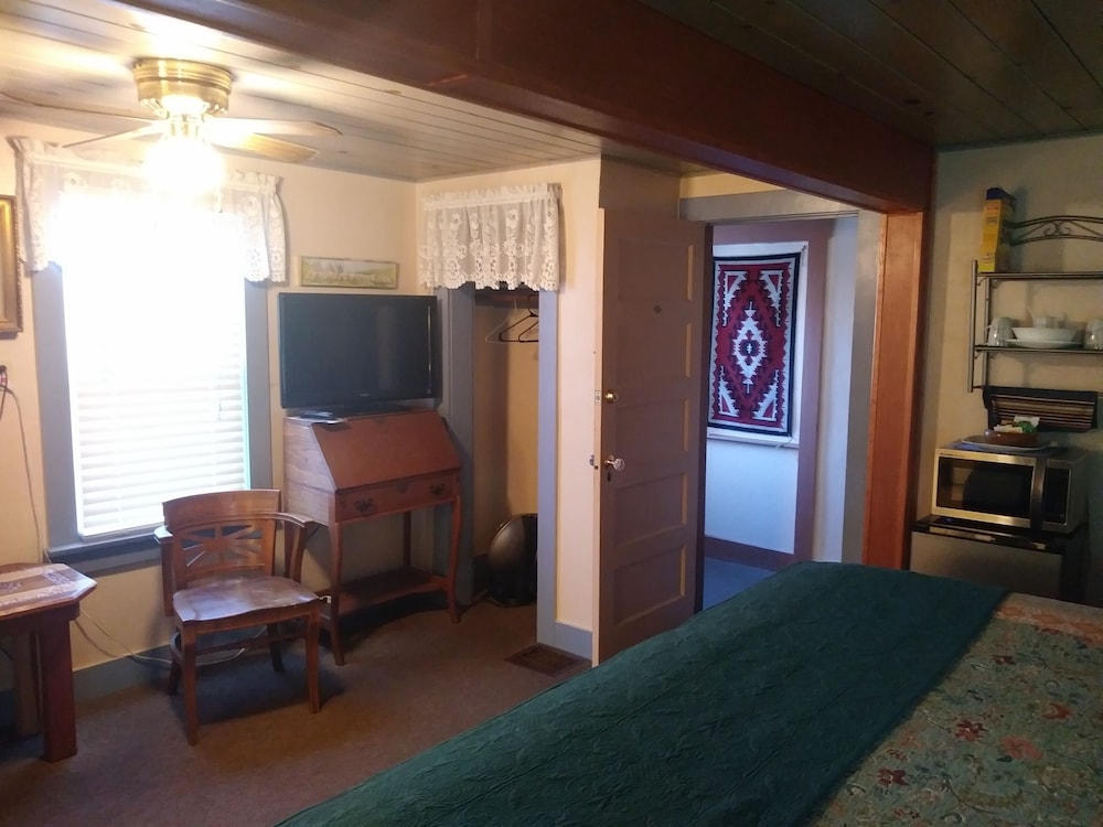 Historic Smith Hotel B&B - photo 10