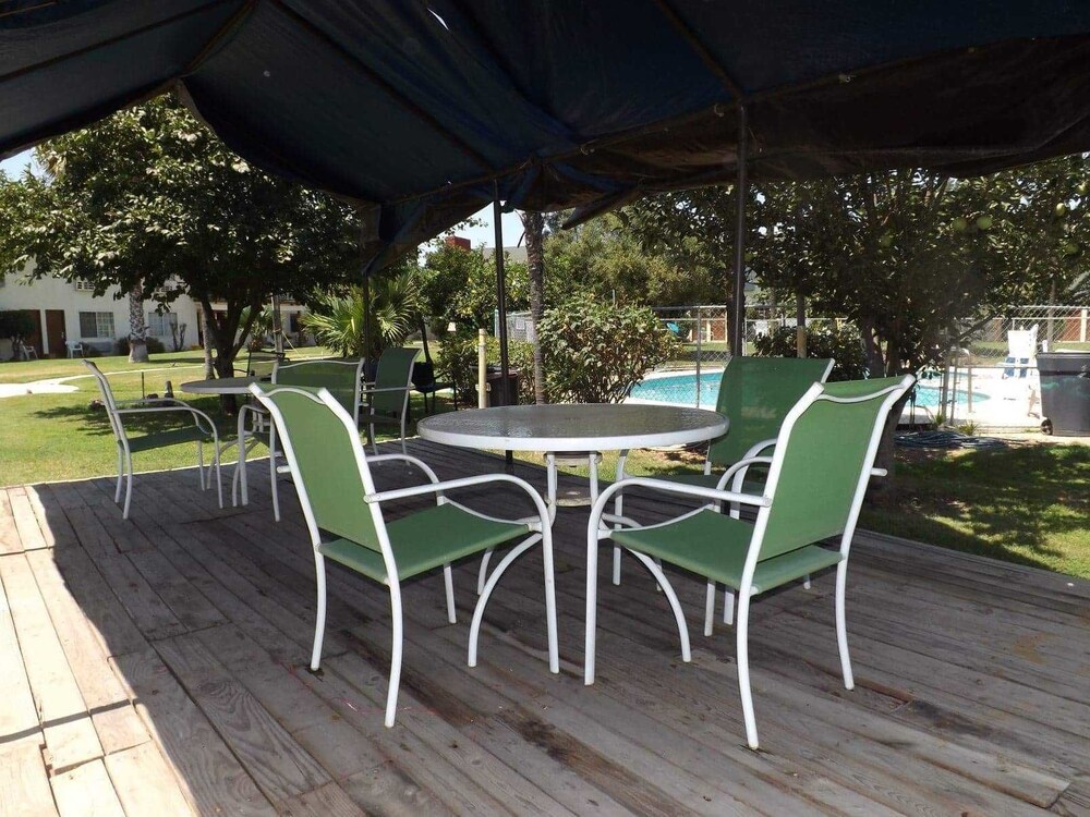 99 Palms Inn & Suites - photo 50