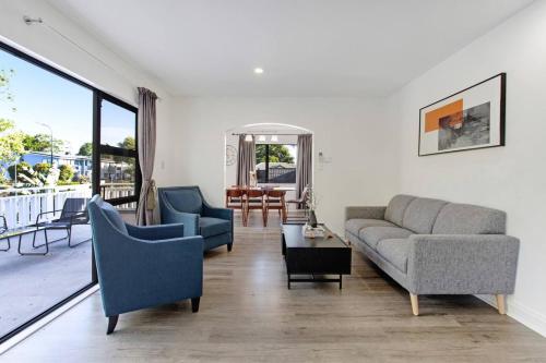 Green Family 5BR Retreat in Wattle Downs w Yard in Auckland, New Zealand