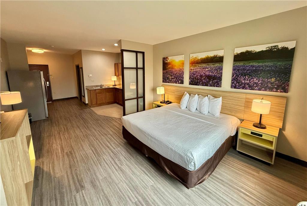 Days Inn & Suites by Wyndham Houston West Energy Corridor - photo 15