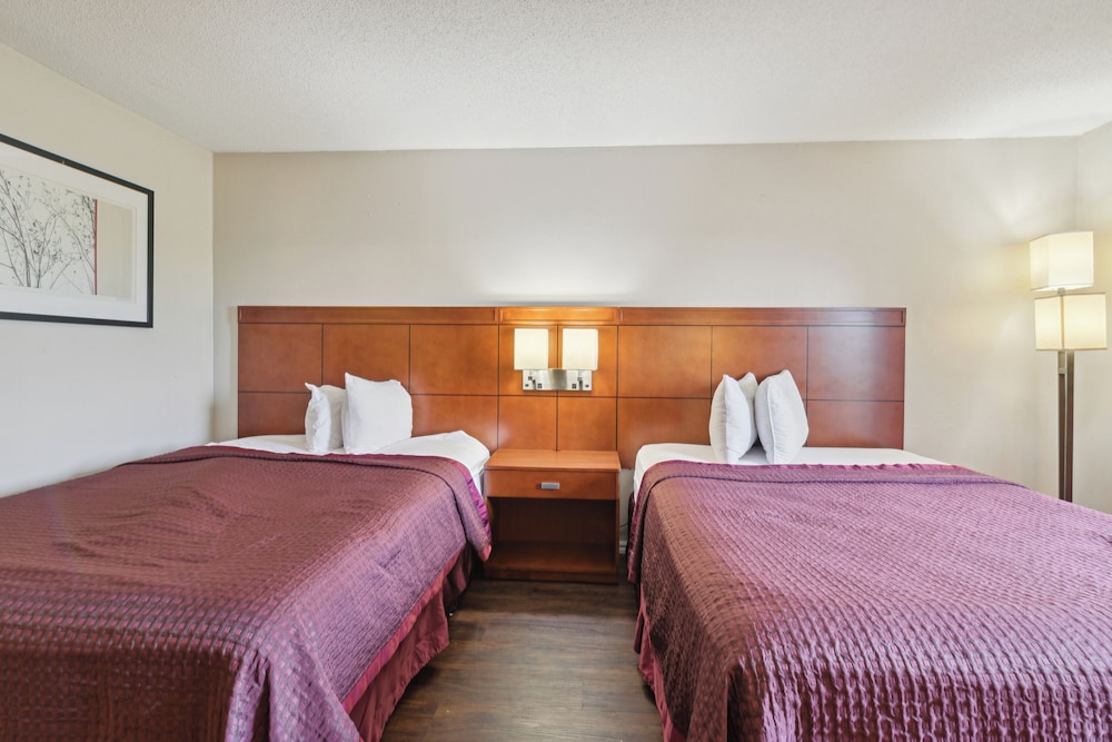Days Inn by Wyndham Toledo - photo 11