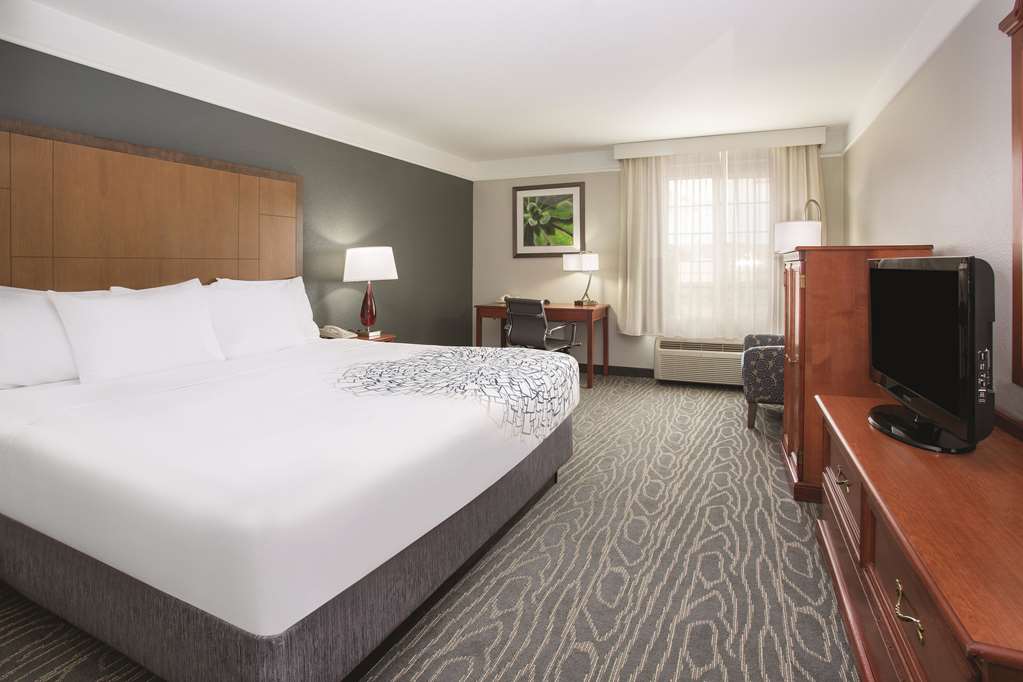 La Quinta Inn & Suites by Wyndham Gallup - photo 23