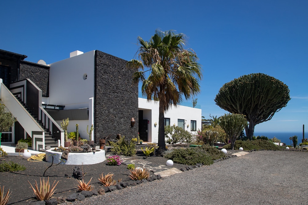 5 Suites — 4-Star Luxury Hotel in Tias, Spain