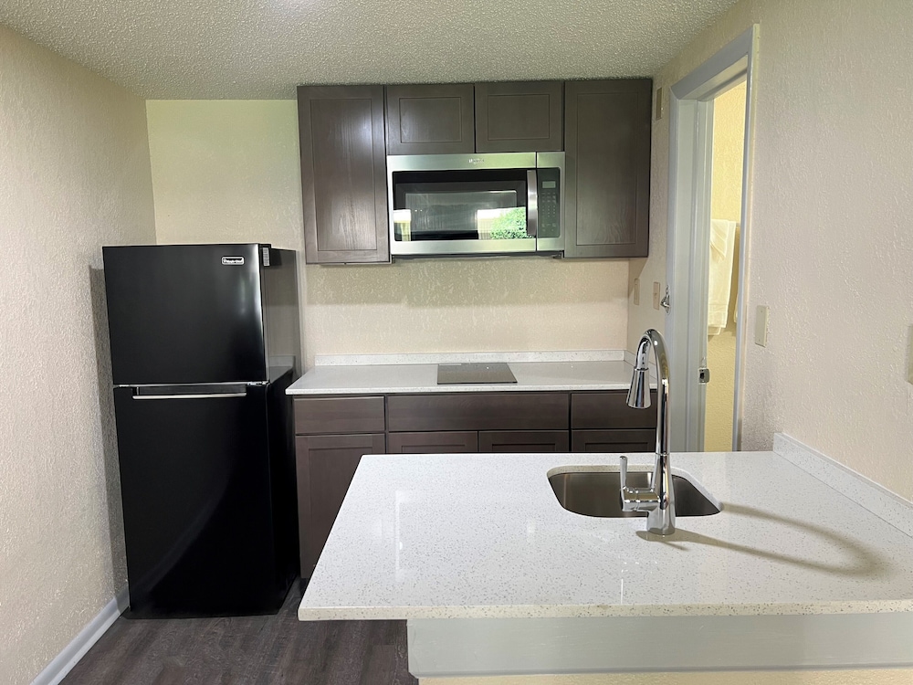 James River Inn & Suites - photo 14