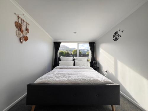 Hill View Abode Tawa — 4-Star Luxury Hotel in Wellington, New Zealand