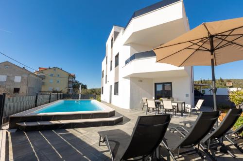 Lada Villa in Sv Petar na moru with swimming pool — 4-Star Luxury Hotel in Sveti Filip I Jakov, Croatia