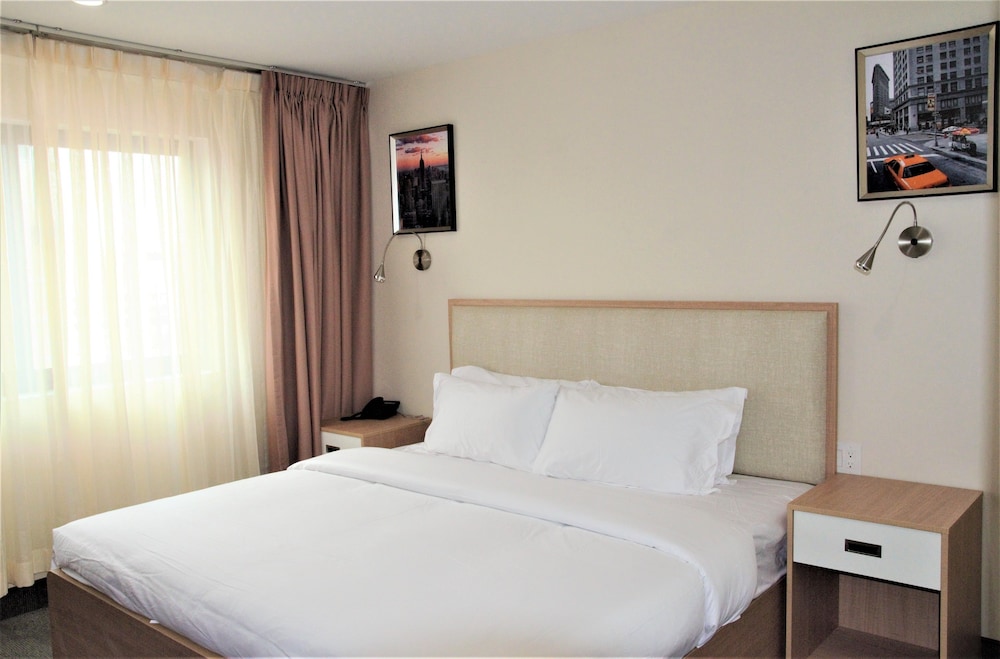 Lic Plaza Hotel - photo 5