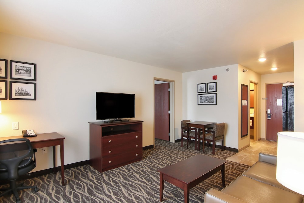 Cobblestone Inn & Suites at UW Stout Downtown Menomonie - photo 17