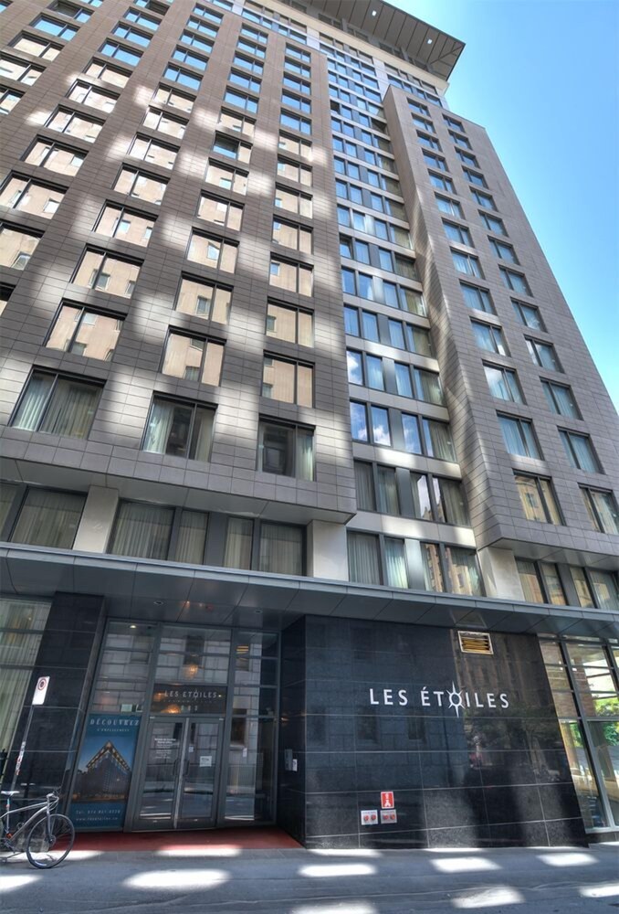 1 Bedroom Convention Center Old Port — 4-Star Luxury Hotel in Montreal, Canada