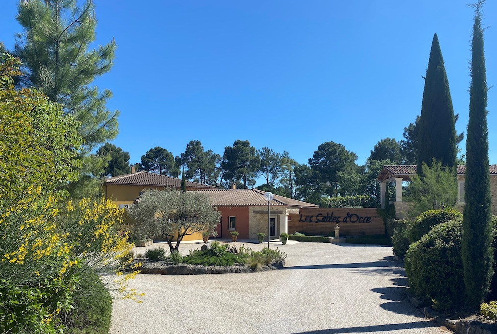 Hôtel Les Sables d'Ocre & SPA - carbon neutral hotel in Roussillon