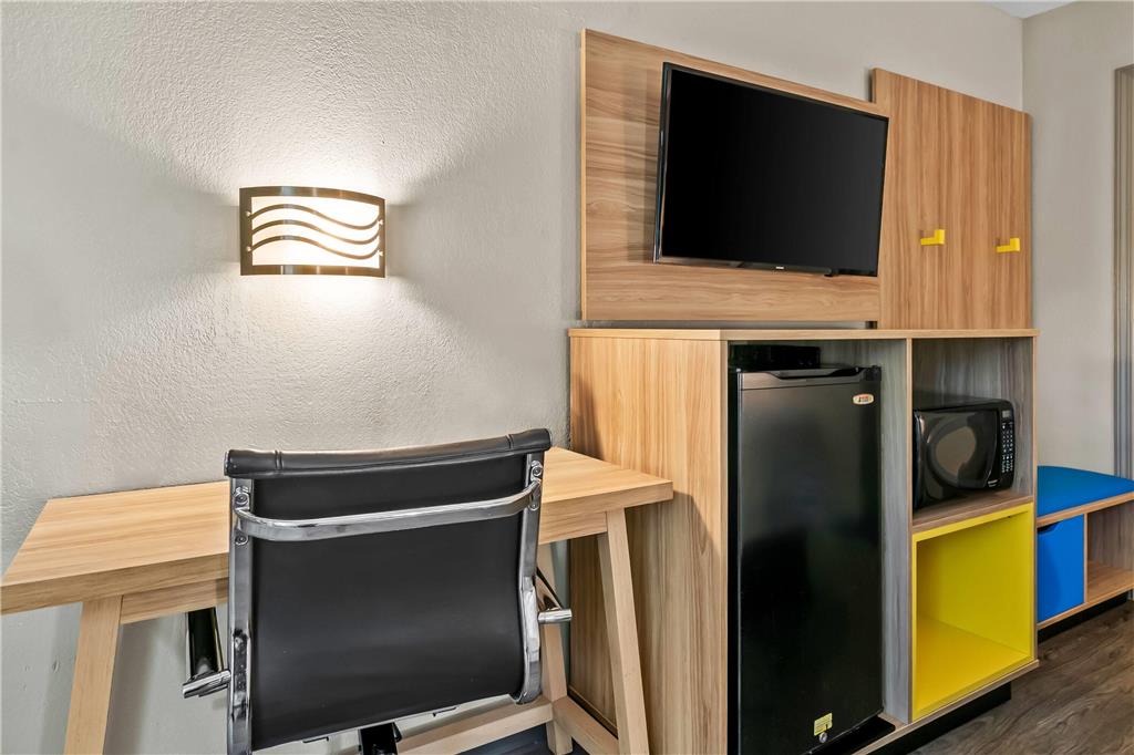 Days Inn by Wyndham Simpsonville - photo 23
