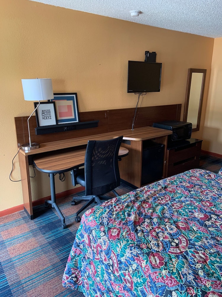 Luxury Inn & Suites Forrest City - photo 18