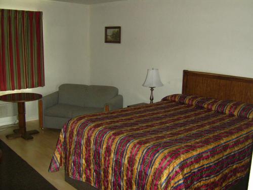 Interstate Inn - photo 11