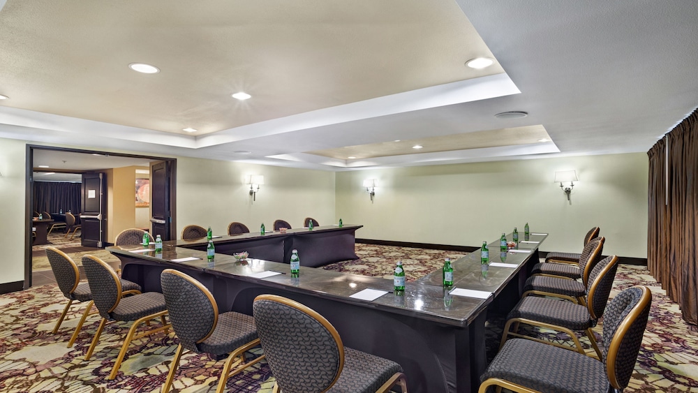 Crowne Plaza Houston Galleria Area by IHG - photo 98