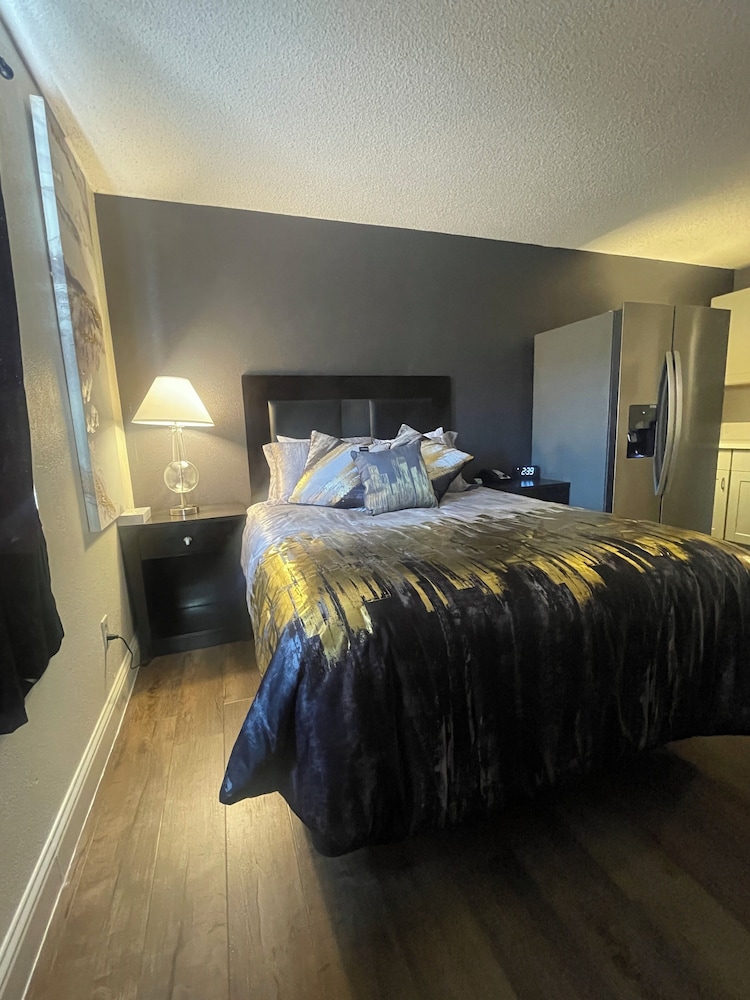 Sutter Inn - photo 13