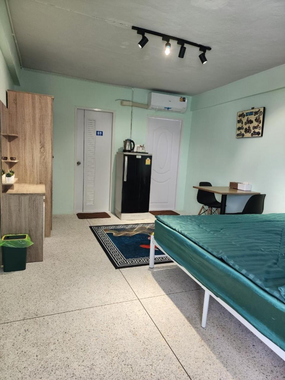 812 Quiet AC Apartment with Balcony & free Wifi — 4-Star Luxury Hotel in Bangkok, Thailand