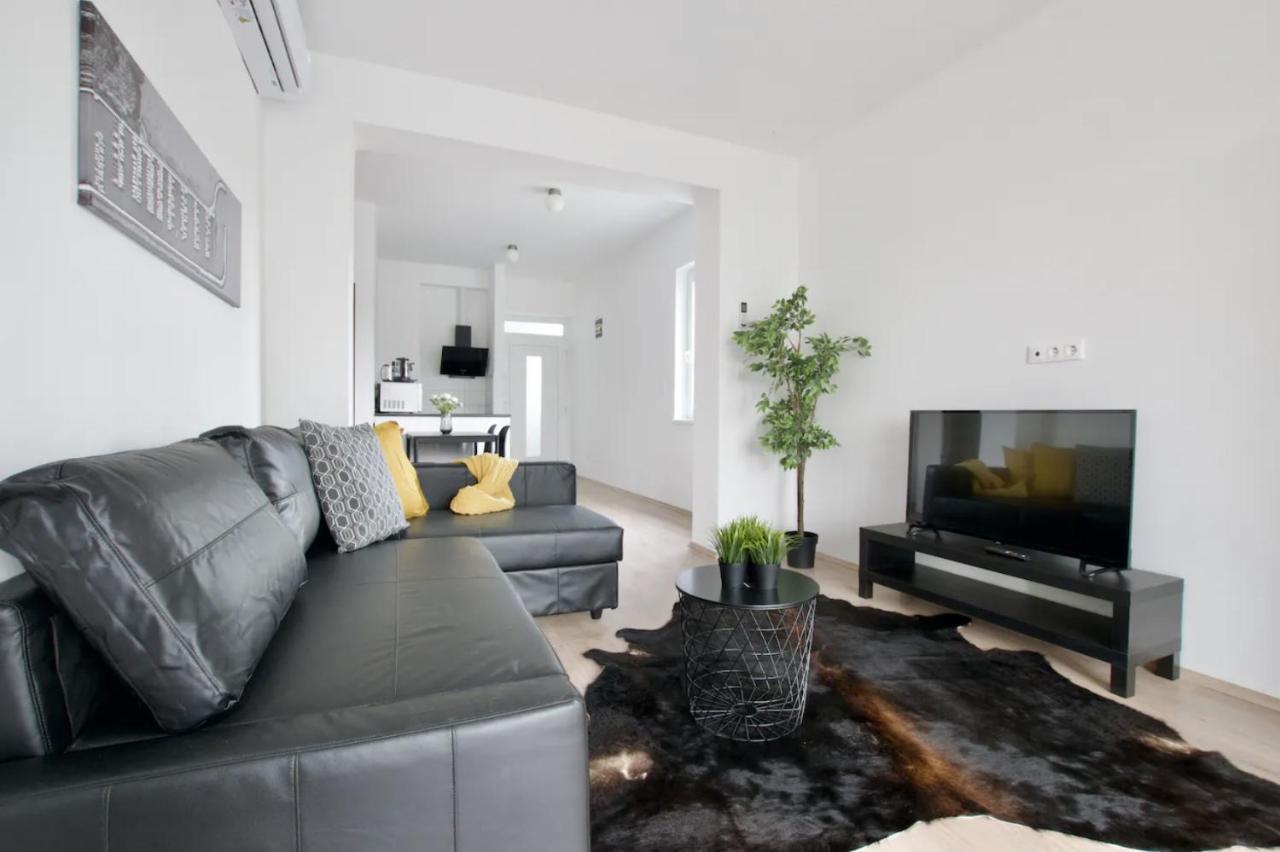 Family Apartments by Hi5 Zamardi — 4-Star Luxury Hotel in Zamardi, Hungary