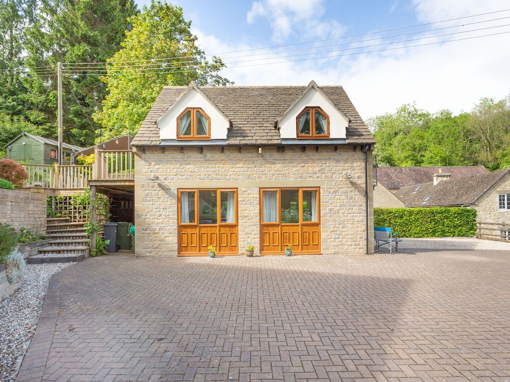 Rowan Studio - carbon neutral hotel in Stroud