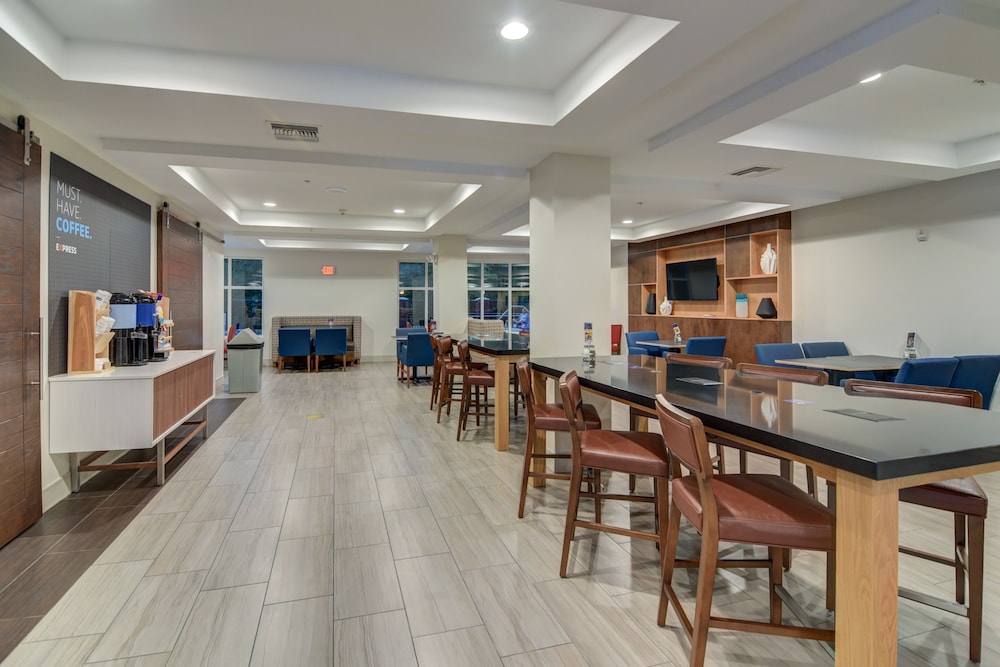 Holiday Inn Express & Suites Foley by IHG - photo 55