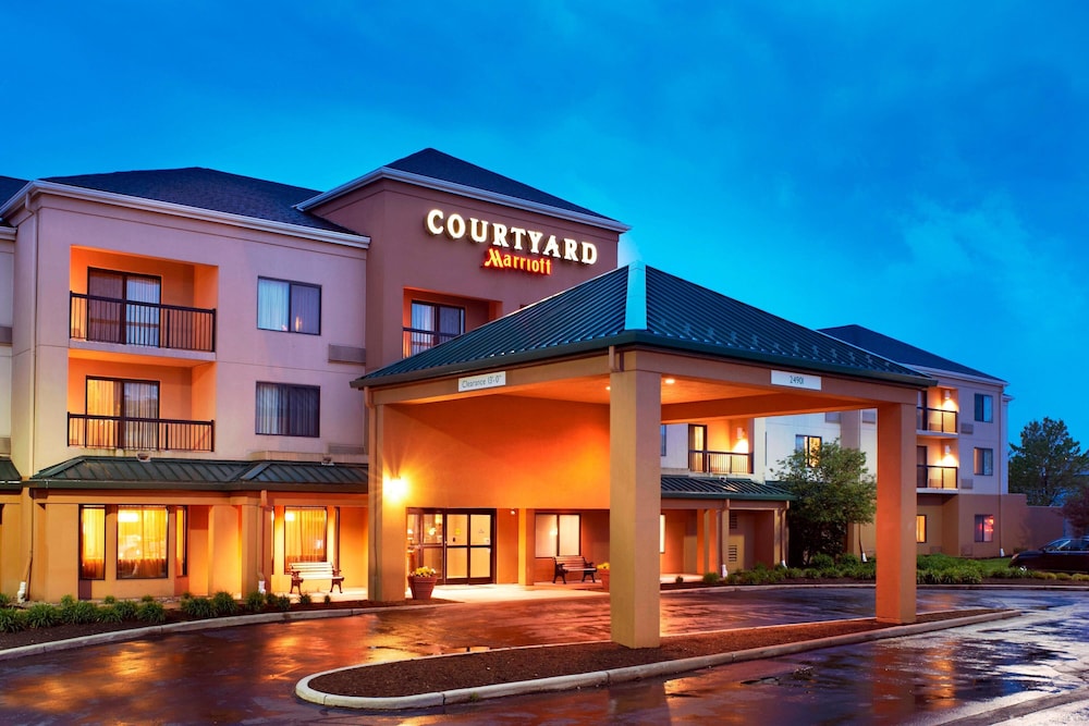 Courtyard by Marriott Cleveland Airport North — hotel in North Olmsted