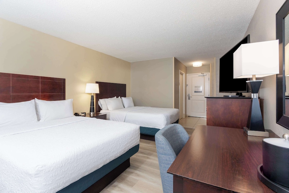 Hampton Inn Orlando International Airport - photo 12