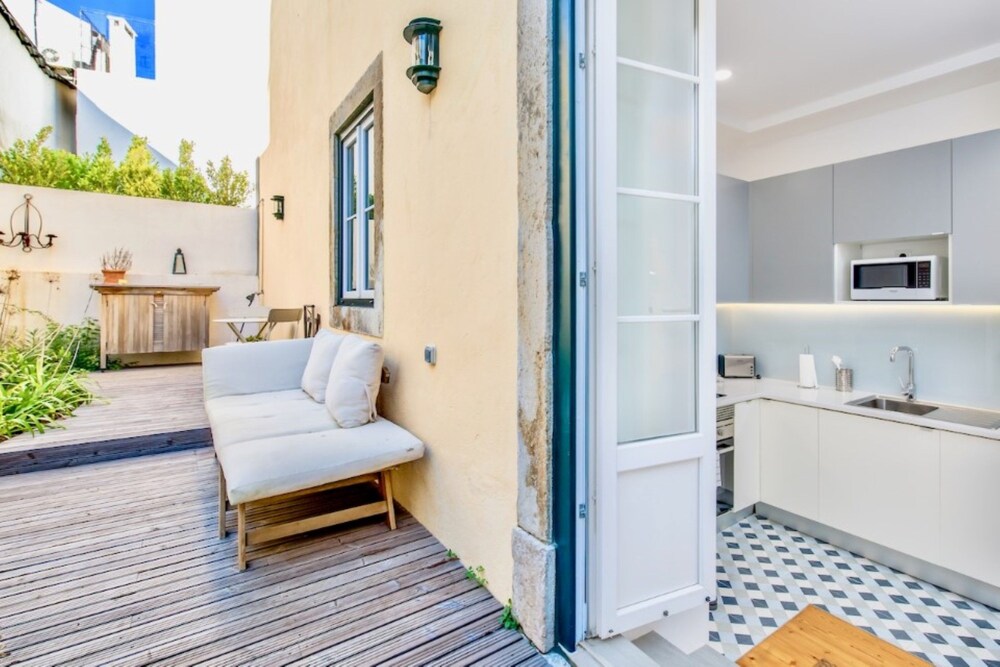 Akicity Lisboa Graça Iris II — 4-Star Luxury Hotel in Lisbon, Portugal