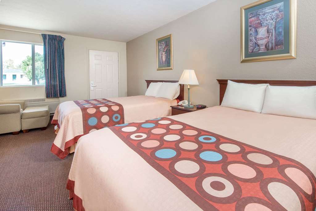 Super 8 by Wyndham Centerville Richmond - photo 8