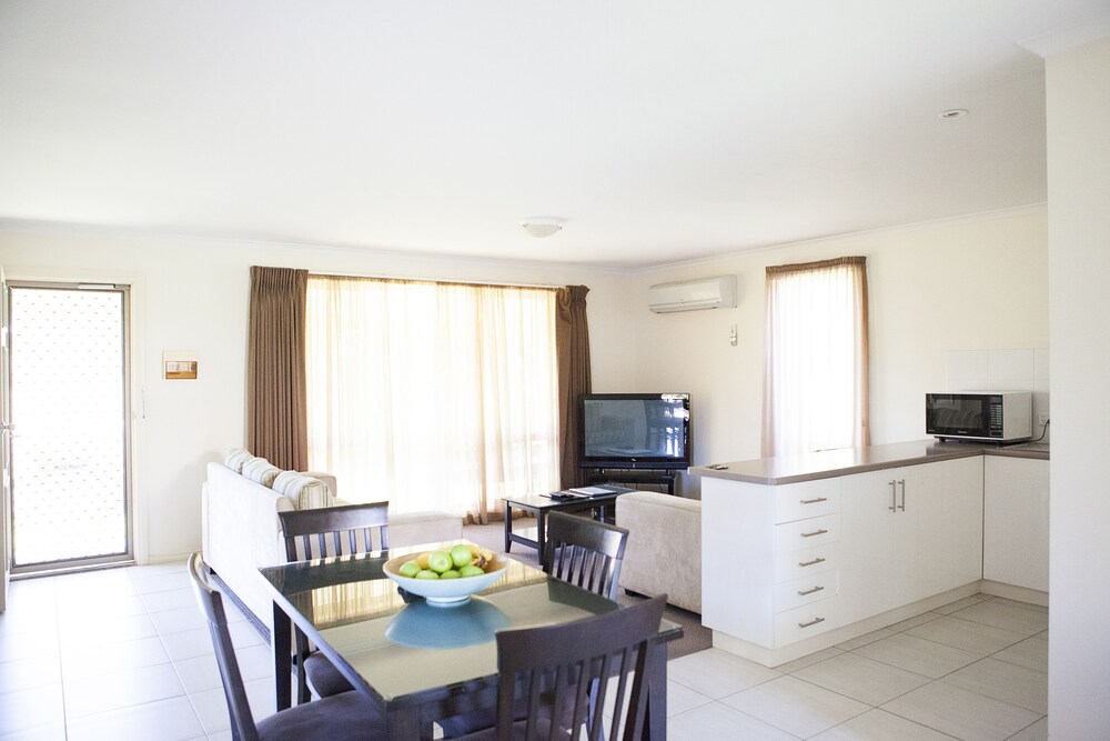 Echuca Moama Holiday Villas — 4-Star Luxury Hotel in Moama, Australia
