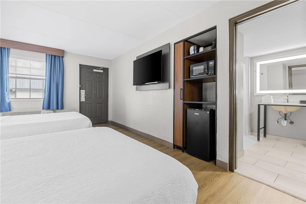 La Quinta Inn by Wyndham Huntsville Research Park - photo 23
