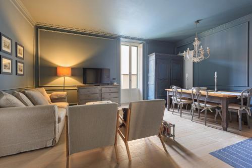 Luxury terrace in the center of Milan Garibaldi train station Brera — 4-Star Luxury Hotel in Milan, Italy