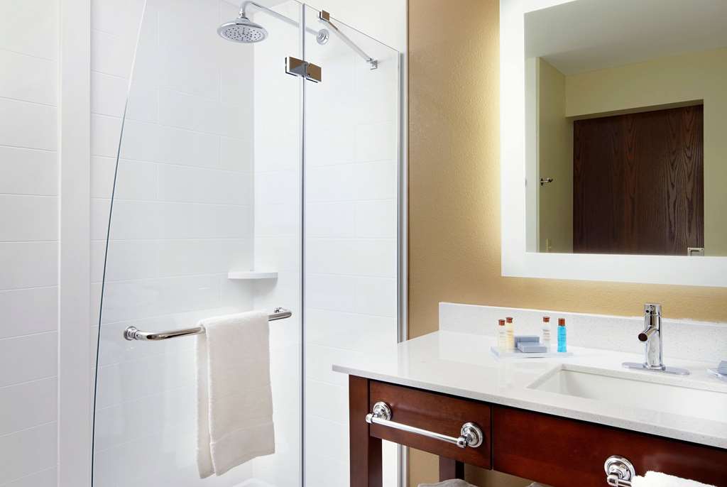 Hawthorn Suites by Wyndham Wheeling at the Highlands - photo 15