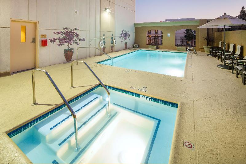 Hotel Zessa Orange County Airport a DoubleTree by Hilton - photo 105