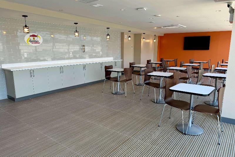 Super 8 by Wyndham Bronx Near Stadium - photo 13