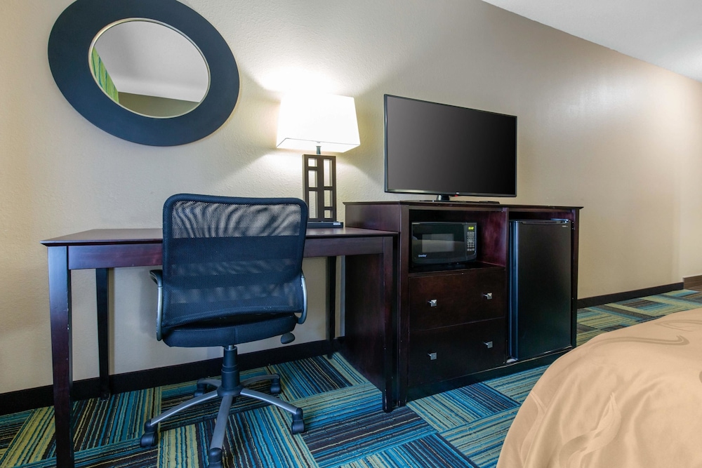 Quality Inn & Suites Arnold St Louis - photo 22